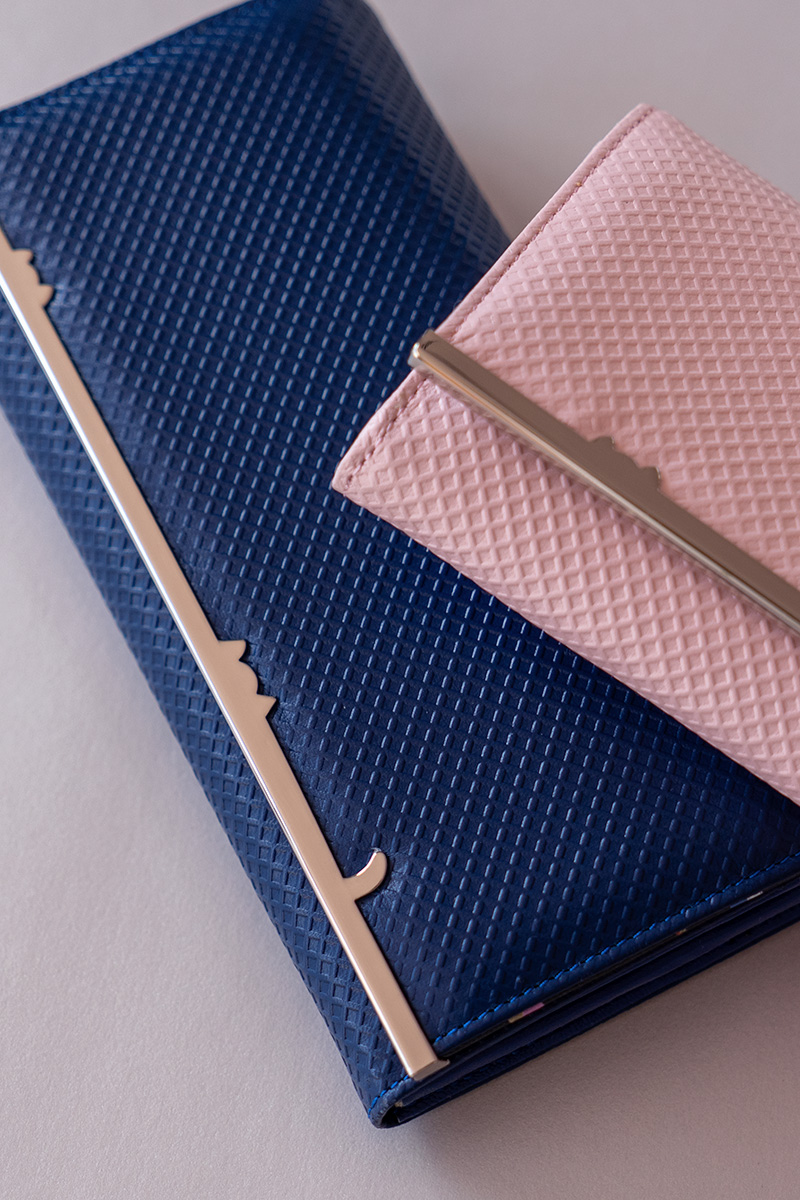 ツモリチサトキャリー 財布 クロスエンボス