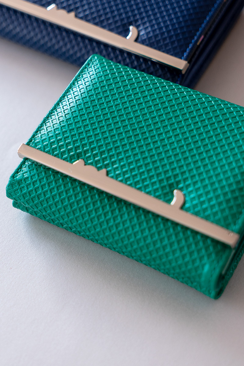 ツモリチサトキャリー 財布 クロスエンボス